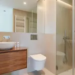 Stylish With Balcony & Garage By Hostwise * Порту