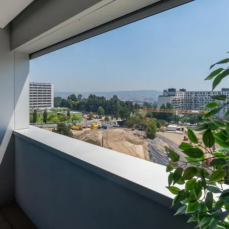 Appartamento Stylish With Balcony & Garage By Hostwise Oporto