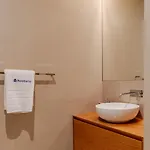 Appartamento Stylish With Balcony & Garage By Hostwise
