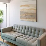 Stylish With Balcony & Garage By Hostwise Oporto