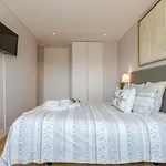 Stylish With Balcony & Garage By Hostwise Appartamento *