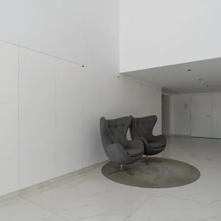 Stylish With Balcony & Garage By Hostwise