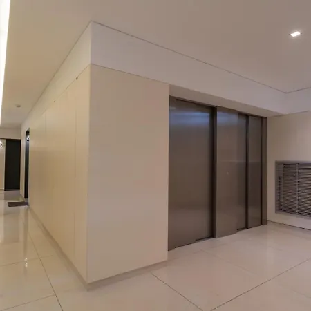 Stylish With Balcony & Garage By Hostwise Lägenhet Oporto