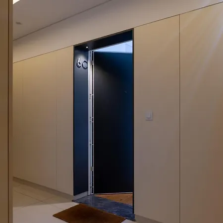 Stylish With Balcony & Garage By Hostwise Oporto