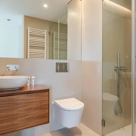Stylish With Balcony & Garage By Hostwise * Oporto