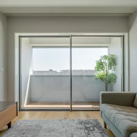 Apartman Stylish With Balcony & Garage By Hostwise