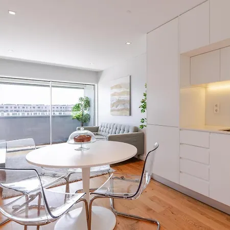 Stylish With Balcony & Garage By Hostwise Lägenhet Oporto