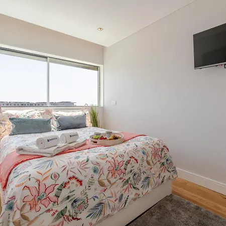 Stylish With Balcony & Garage By Hostwise Apartament