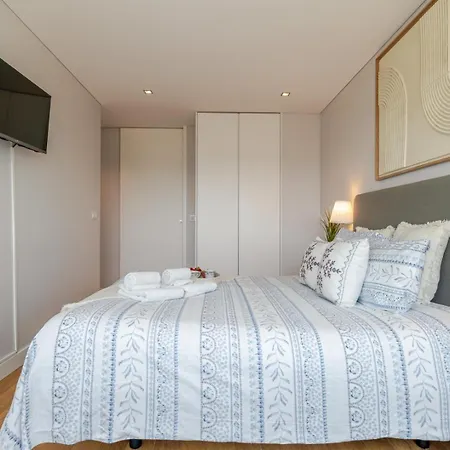 Stylish With Balcony & Garage By Hostwise Lägenhet *