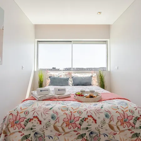 Apartman Stylish With Balcony & Garage By Hostwise *