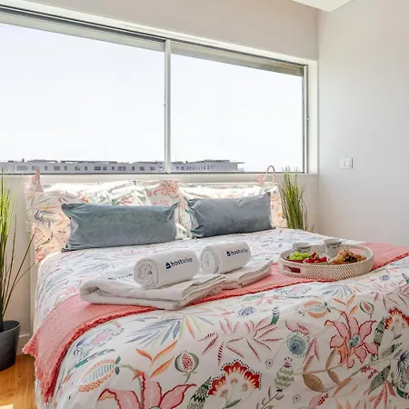 Stylish With Balcony & Garage By Hostwise * Oporto