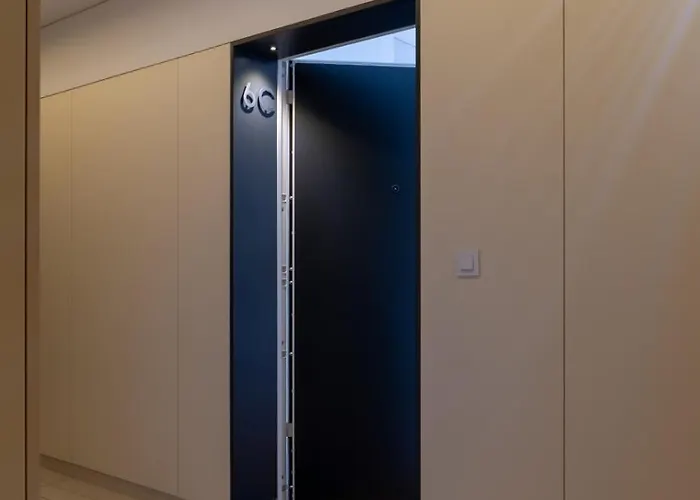 Stylish With Balcony & Garage By Hostwise Порту