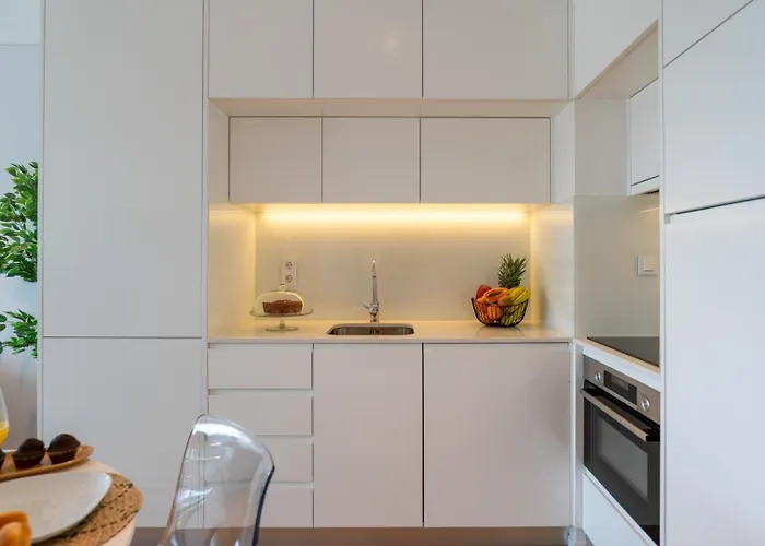 Апартаменты Stylish With Balcony & Garage By Hostwise Порту