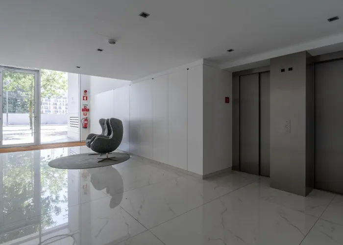 Stylish With Balcony & Garage By Hostwise アパート ポルト