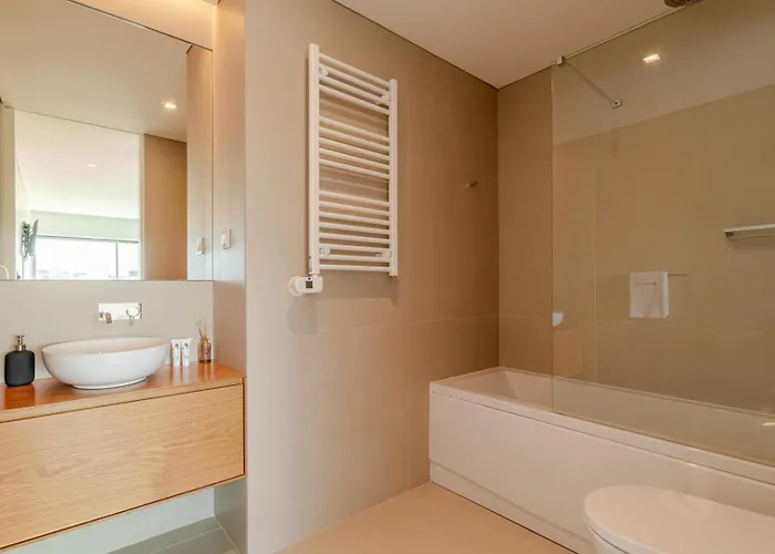 Stylish With Balcony & Garage By Hostwise