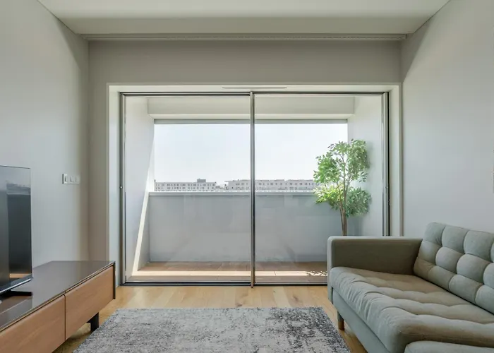 Апартаменты Stylish With Balcony & Garage By Hostwise