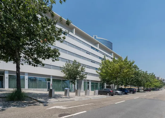 Stylish With Balcony & Garage By Hostwise *