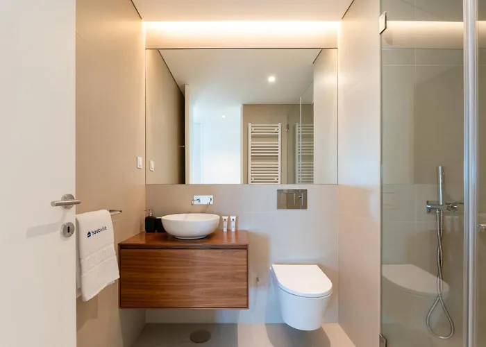 Stylish With Balcony & Garage By Hostwise