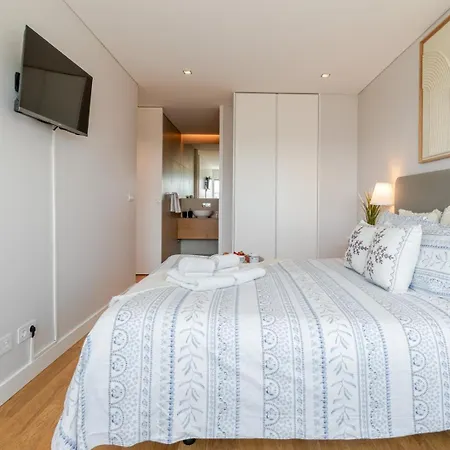 Stylish With Balcony & Garage By Hostwise Apartment *