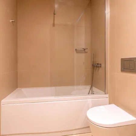 Stylish With Balcony & Garage By Hostwise Porto