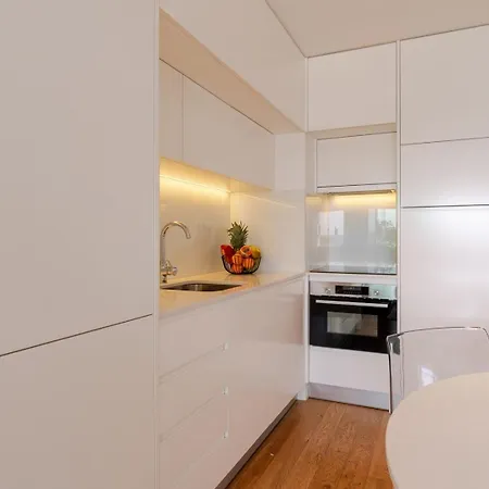 Stylish With Balcony & Garage By Hostwise