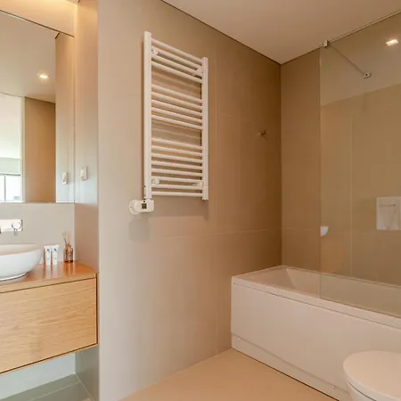 Stylish With Balcony & Garage By Hostwise