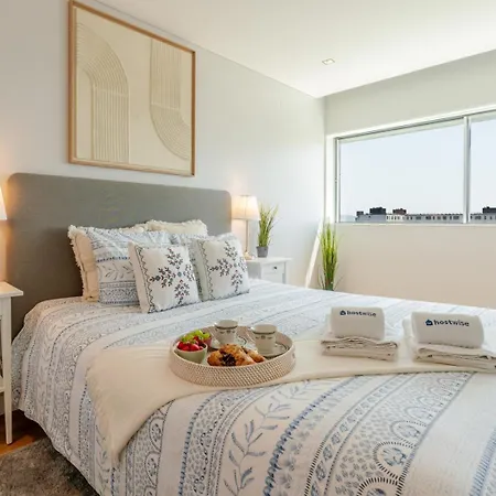 Apartment Stylish With Balcony & Garage By Hostwise Porto