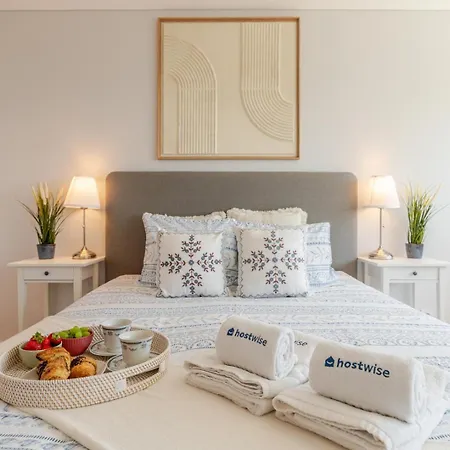 Stylish With Balcony & Garage By Hostwise Porto