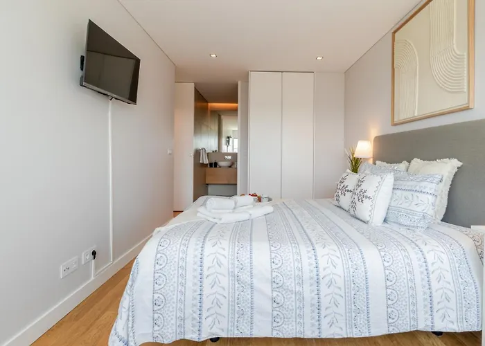 Stylish With Balcony & Garage By Hostwise Apartament *