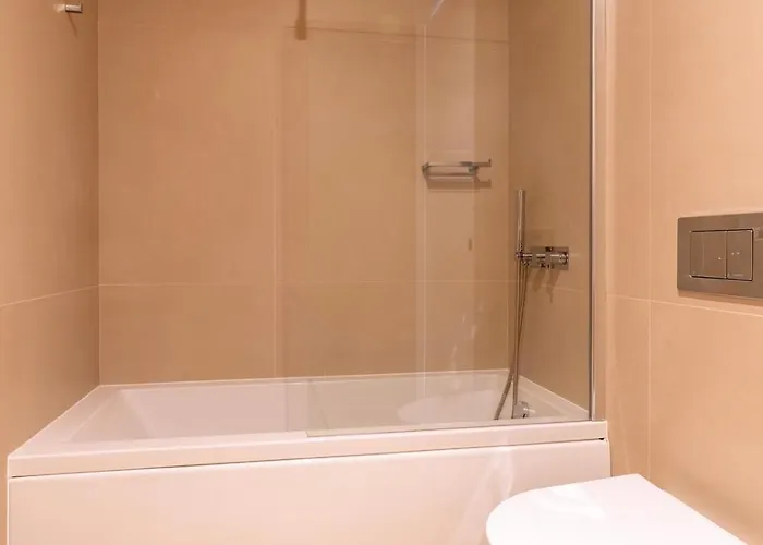 Stylish With Balcony & Garage By Hostwise Porto