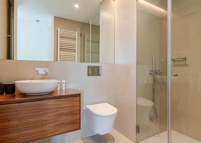 Stylish With Balcony & Garage By Hostwise * Porto