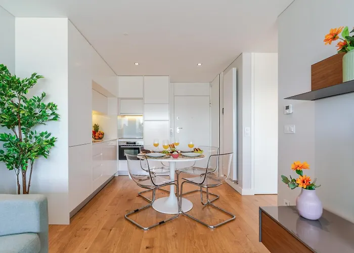 Stylish With Balcony & Garage By Hostwise Apartament *