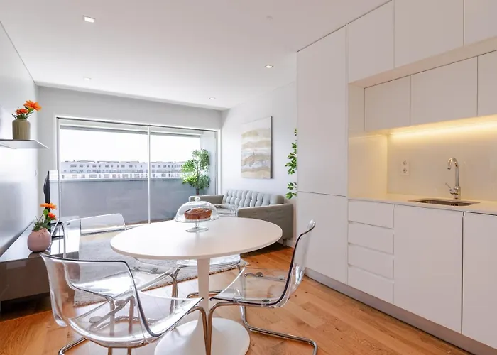 Stylish With Balcony & Garage By Hostwise Apartament Porto