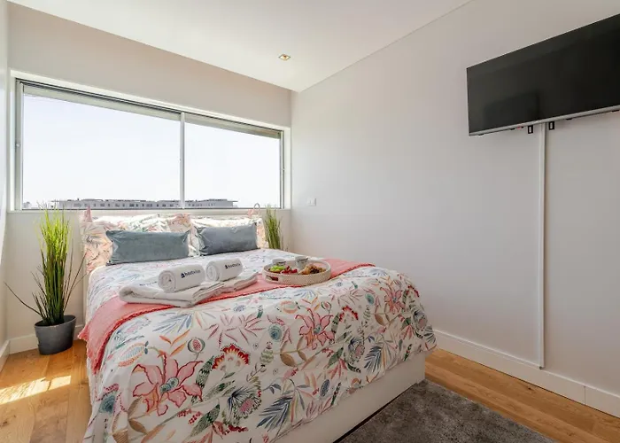 Stylish With Balcony & Garage By Hostwise Apartament