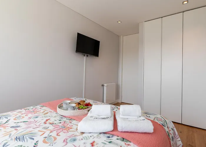 Stylish With Balcony & Garage By Hostwise Apartament Porto