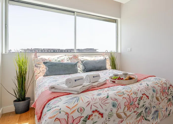 Stylish With Balcony & Garage By Hostwise * Porto